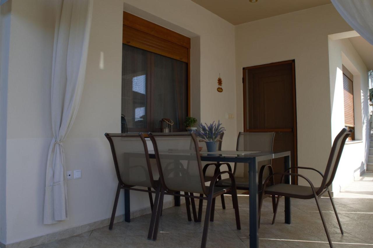 Family Resort In Vrasná Dış mekan fotoğraf